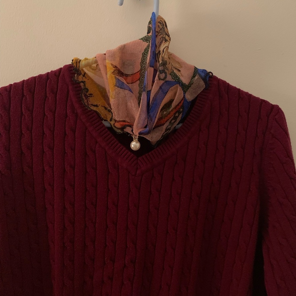 Women’s neck accessory with pearl